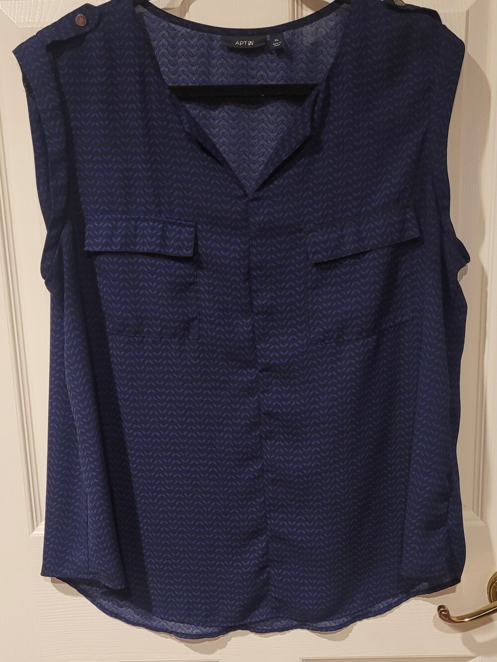 Apt. 9 Navy Chevron Print Sleeveless Shell